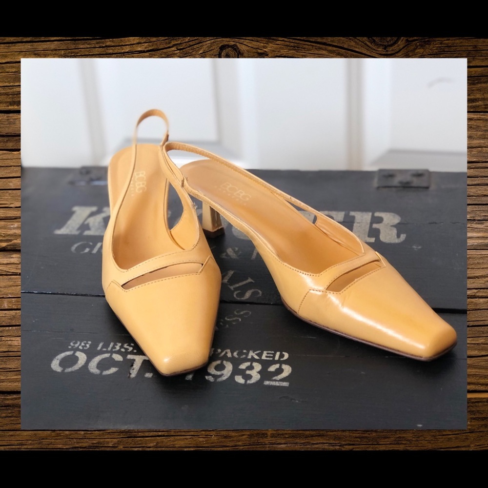 NIB BCBG MaxAzria Leather Slingbacks in Chamois 8M Made in Italy